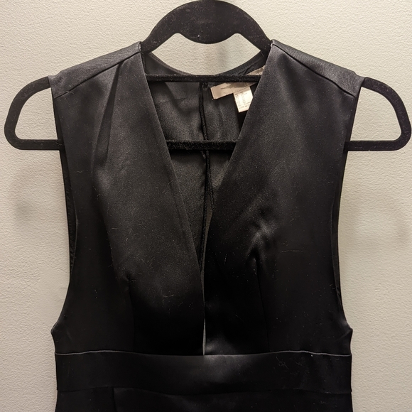 Forever21 Contemporary Deep-V Evening Gown - Picture 2 of 3